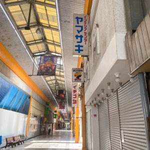 岡山県津山市-元魚町商店街 アーケード 看板（撮影日：2024年6月12日）