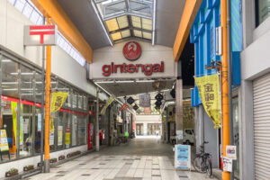岡山県津山市-銀天街 アーチ看板（撮影日：2024年6月12日）