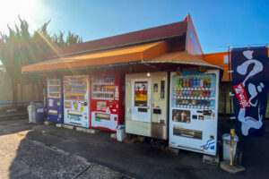 岡山県津山市-おかもと 自販機コーナー うどん自販機（撮影日：2024年6月12日）